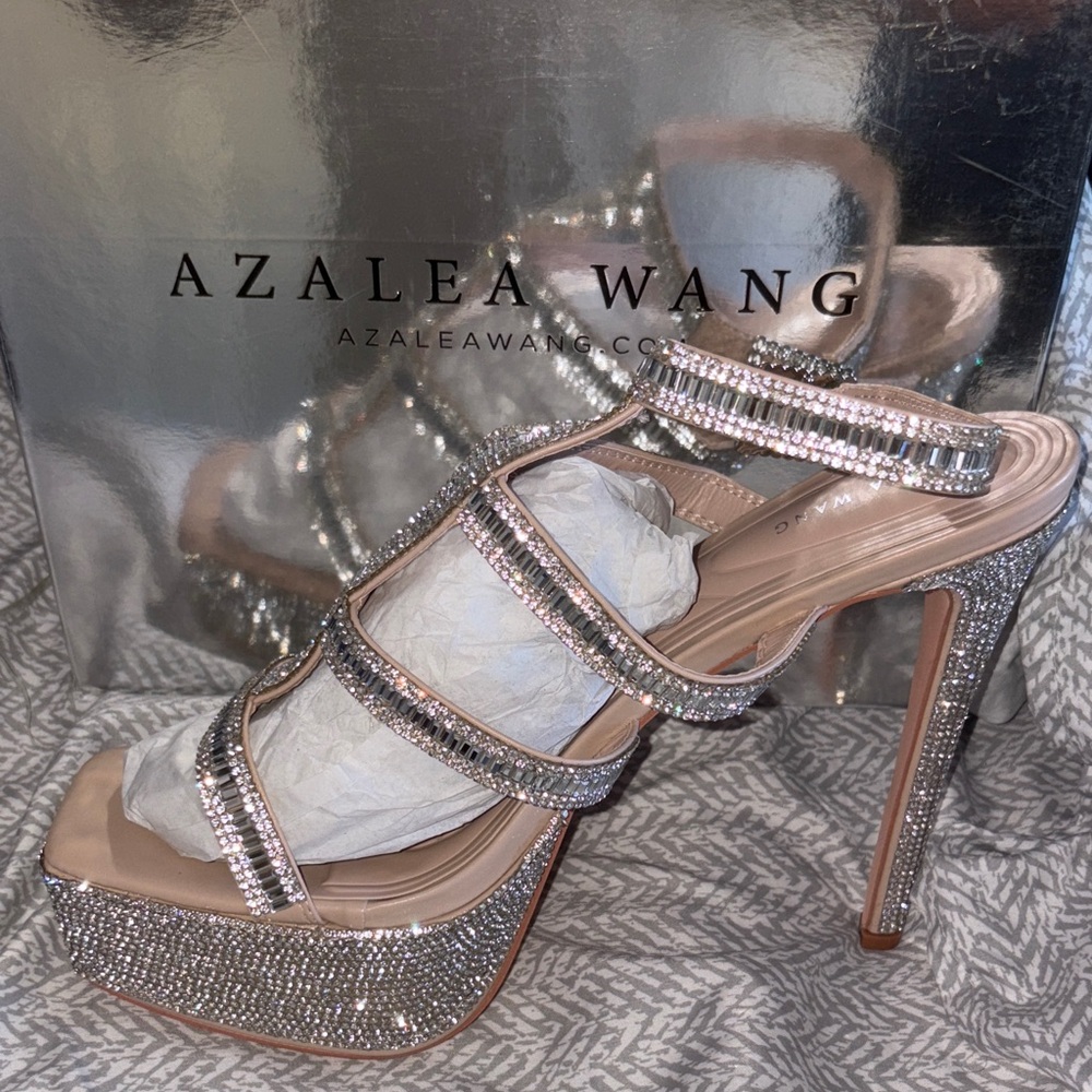 AZALEA WANG
Roanoke Caged
Platform Sandal Silver Rhinestones